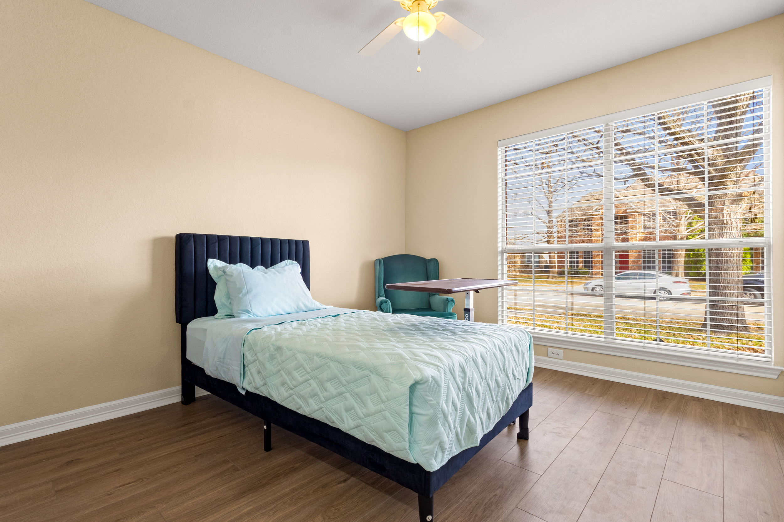 10_bedroom.jpg