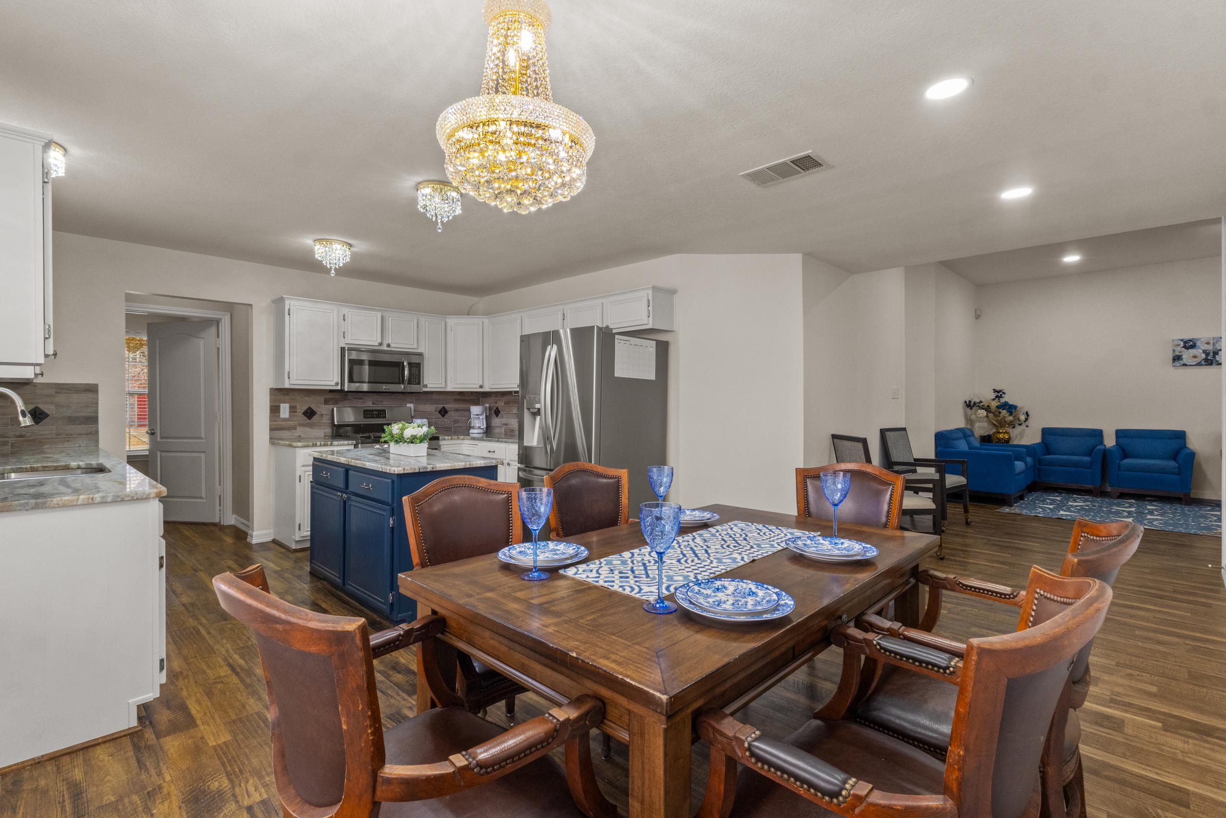 7_dining-area-kitchen.jpg
