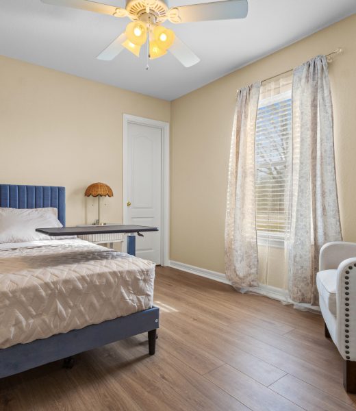 11_bedroom.jpg